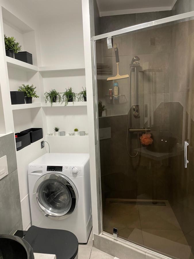 Grey Gucci Apartment City Center Varsavia Esterno foto