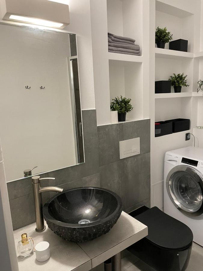 Grey Gucci Apartment City Center Varsavia Esterno foto