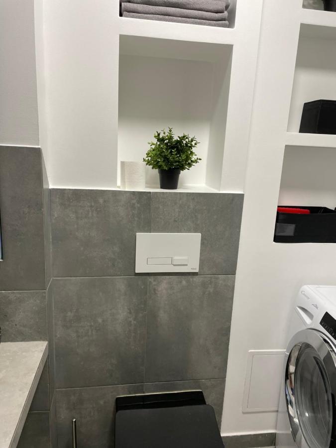 Grey Gucci Apartment City Center Varsavia Esterno foto